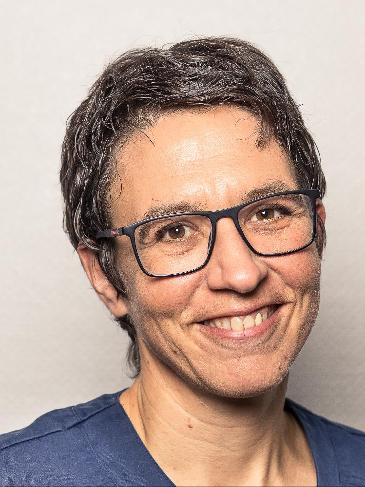 Dr.   Franziska Conrad